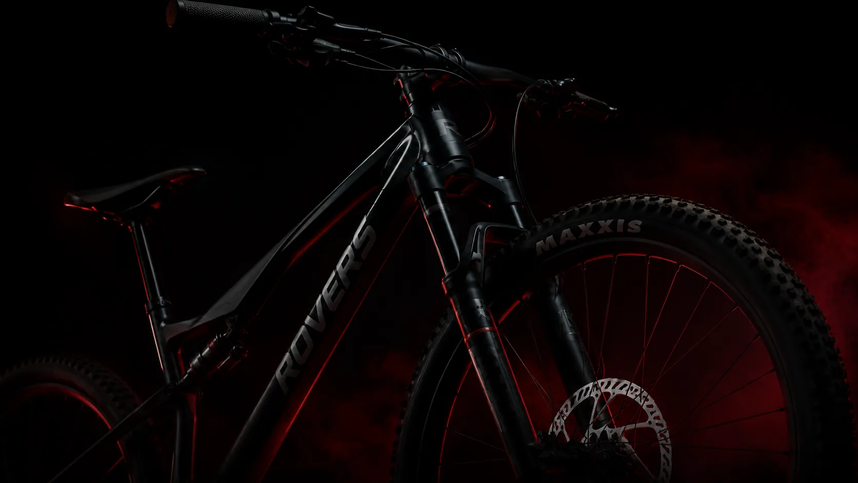 Detalhe cinematográfico de mountain bike Rovers premium