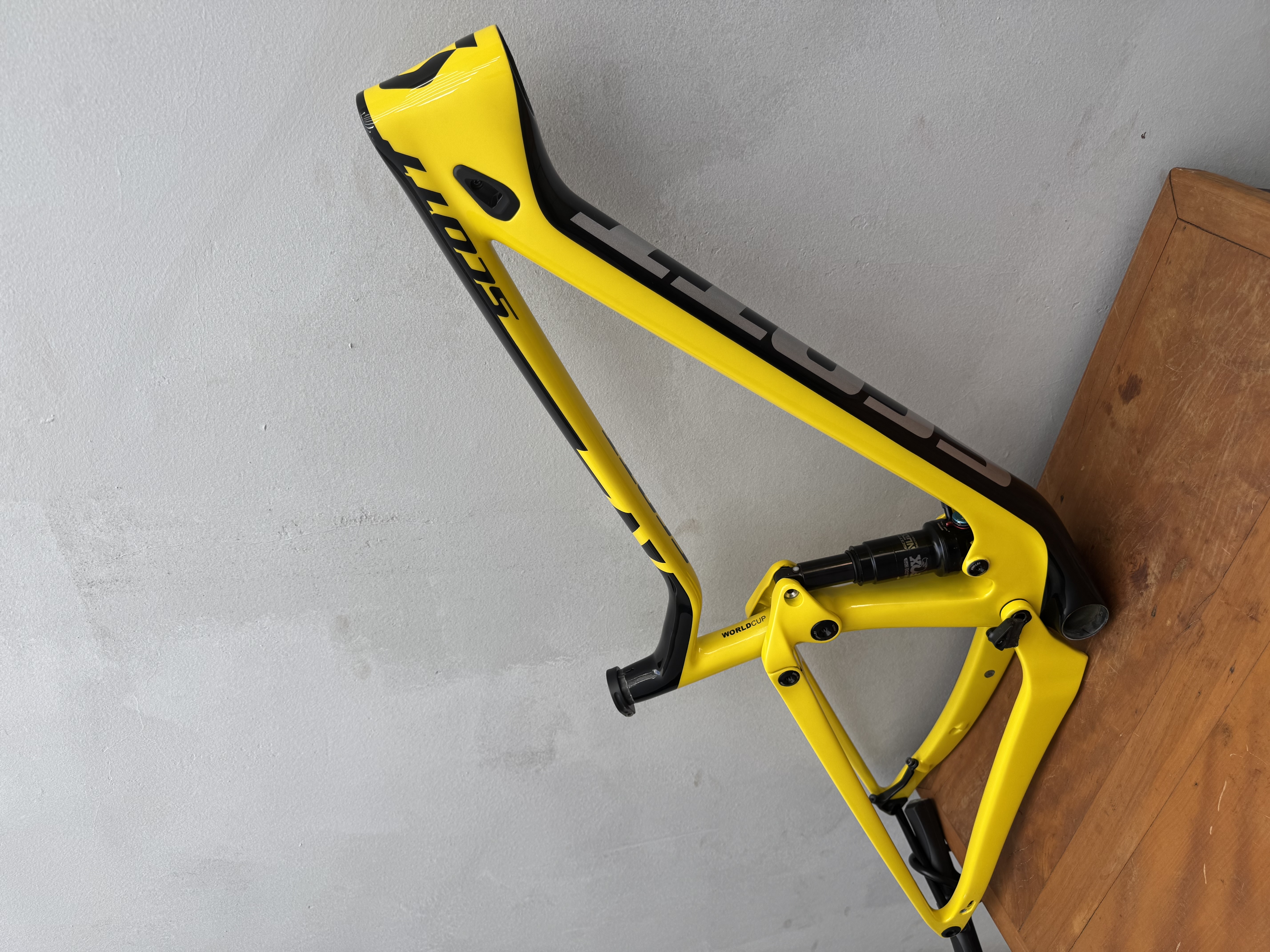 Scott Quadro Scott full Word Cup tamanho M